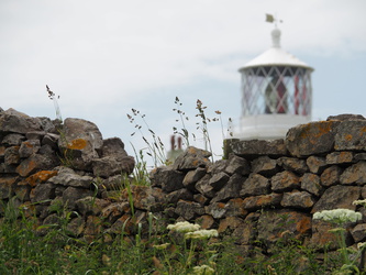 Caldey Island - Mauer am Leuchtturm