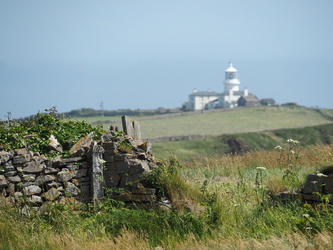 Caldey Island - Landschaft mit Leuchtturm