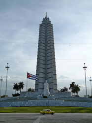 Obelisk und Denkmal von Jose Marti am Platz der Revolution