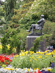 Skulptur im Botanischen Garten