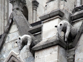 Ameisenbären an der Fassade der Basilica