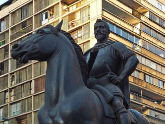 Standbild des Stadtgründers Pedro de Valdivia an der Plaza de Armas