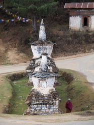 Stupas mit Gebetsmühlen