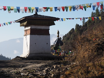 Stupa auf einem Pass