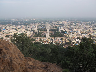 Blick zum Arunachaleswara-Tempel