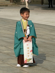 Kleiner Junge beim Shichi-go-san