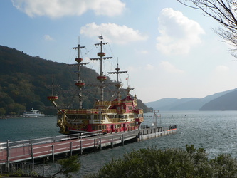 Piratenboot auf dem Ashi-See