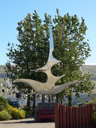 Skulptur am Hafen von Akureyri