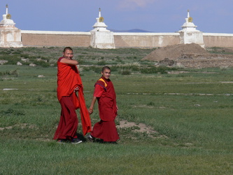 Mönche in der Klosteranlage Erdene Zuu