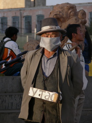Mann auf dem Sukhbaatar Platz