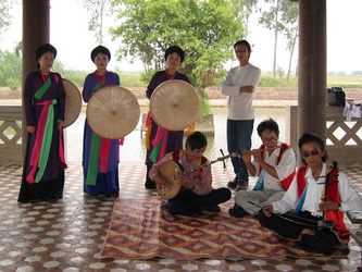 Musiker mit traditoneller Tracht