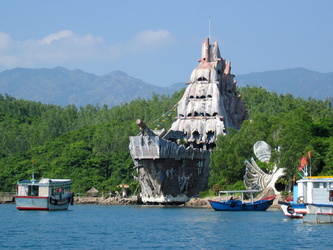 Tri Ngyien-Insel mit Aquarium