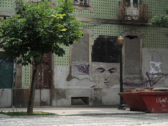 Wandbild an verlassenem Haus