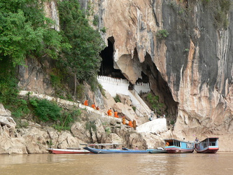 Pak Ou-Höhle am Ufer des Mekong