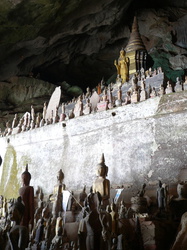 Buddha-Statuen in der Pak Ou-Höhle