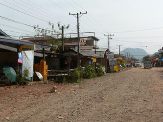 Hauptstraße in Vang Vieng