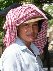 Kambodschanerin mit typischen Kopftuch