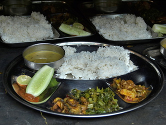 Dhal Bhat - Das klassische nepalesische Essen