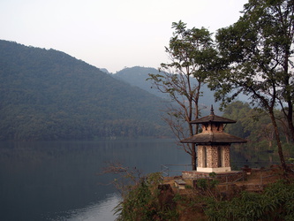 Kleine Pagoda am Phewa-See