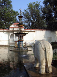 Springbrunnen im Garten der Ehrenjungfrauen - Seheliyon-ki-Bari
