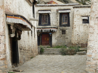 Häuser im Kloster Sera