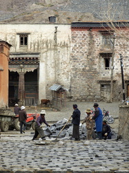 Straßenbau in Gyantse
