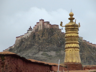 Blick vom Kloster zur Festung