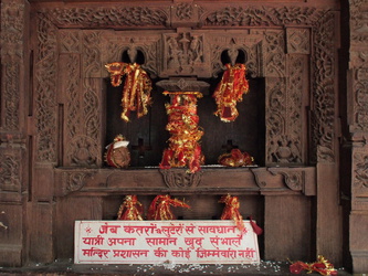 Holzschnitzerei am Hidimba Devi Tempel