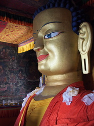 Riesige Buddha-Figur