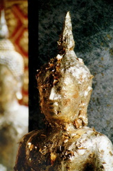 Kleine Buddha-Statue mit Blattgold