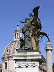 Statuen am Monumento da Vittorio Emanuele II