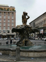 Fontana del Tritone auf dem Piazza Barberini