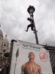 Fußball-Artist am Montmartre