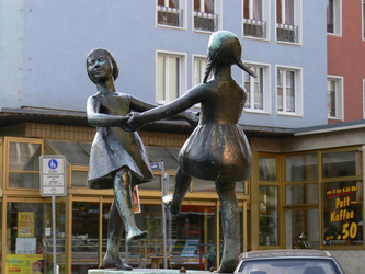 Jena - Tanzende Mädchen