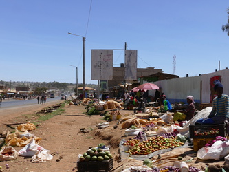 Obst- und Gemüsemarkt am Straßenrand