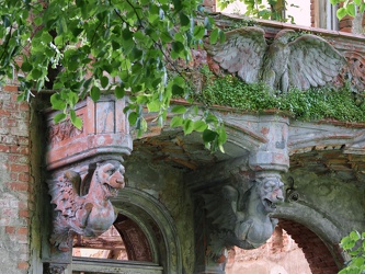 Schlossruine Hohenlandin -  Terracotta-Verzierung