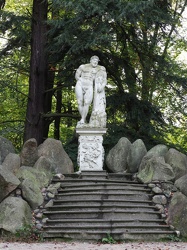 Skulptur im Rhododendronpark Kromlau