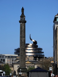 Edinburgh - Scott Monument - Einkaufzentrum
