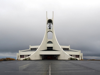 Stykkisholmur - moderne Kirche