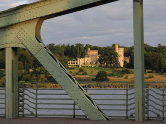 Potsdam - Glienicker Brücke mit Blick auf Schloss Babelsberg