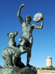 Skulptur "Der Bär Trainer" und Tour du Fanal